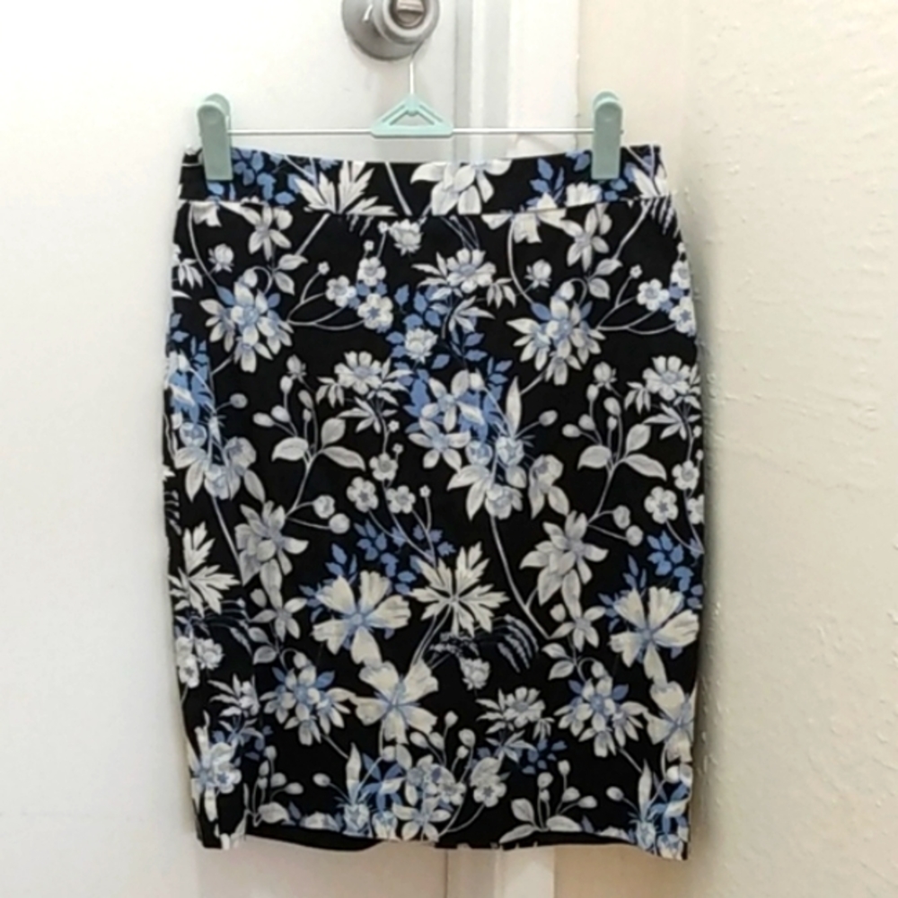 Offers Welcome!!! Pencil Skirt - Black/Blue/White Floral Pattern - Size 2P ✨